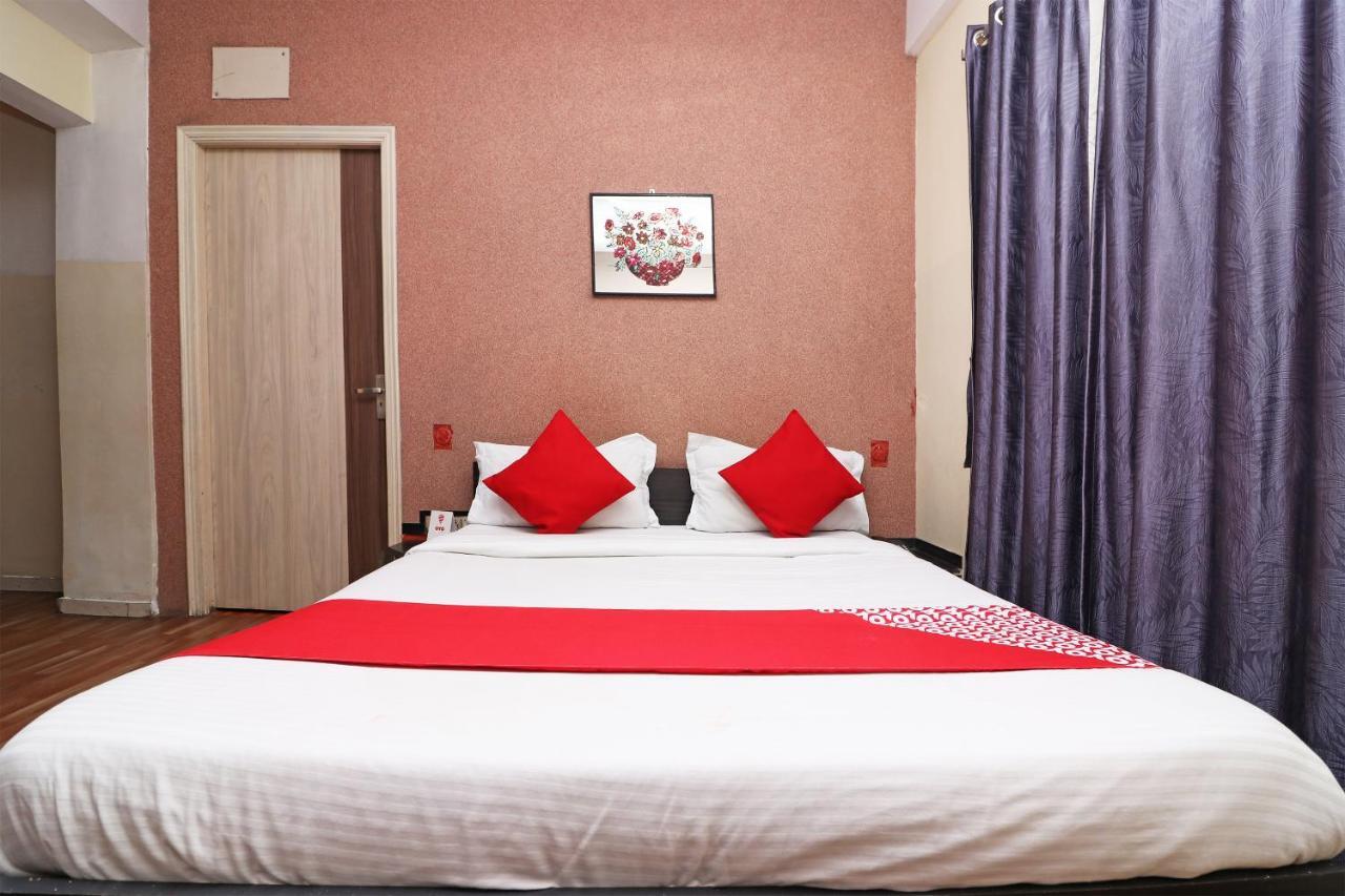 Hôtel Oyo 4219 Ratnakar Residency à Calcutta Extérieur photo