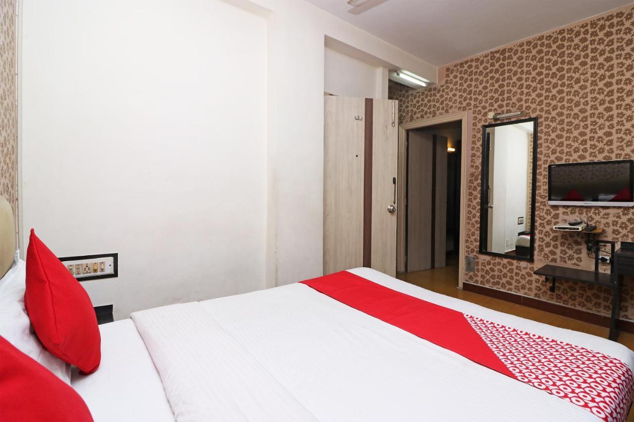 Hôtel Oyo 4219 Ratnakar Residency à Calcutta Extérieur photo